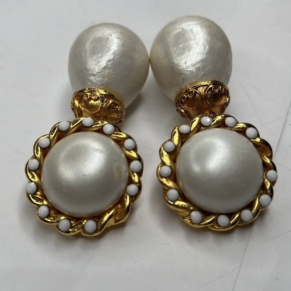 Vintage Pear like Material Drop Clip Earrings - Picture 6 of 9